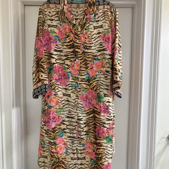 Glam Kimono, Tiger print w/ floral accents. One Size. EUC. - Picture 3 of 12